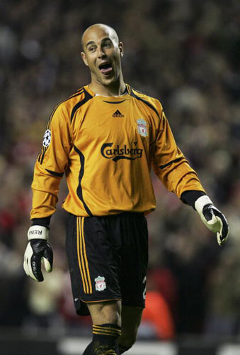 球队在最难的时候没有崩（球队在最艰难时刻挺住了）