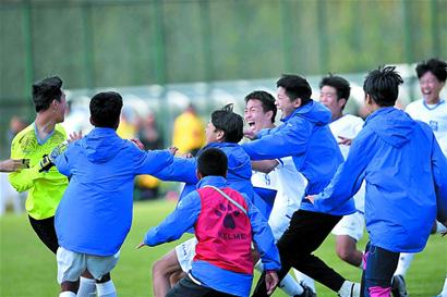 输球就下课！战曼城阿隆索已无退路 将帅不和伤兵满营拿啥去踢（败则下课！阿隆索对阵曼城退无可退 将帅不睦、伤病成堆拿什么应战）