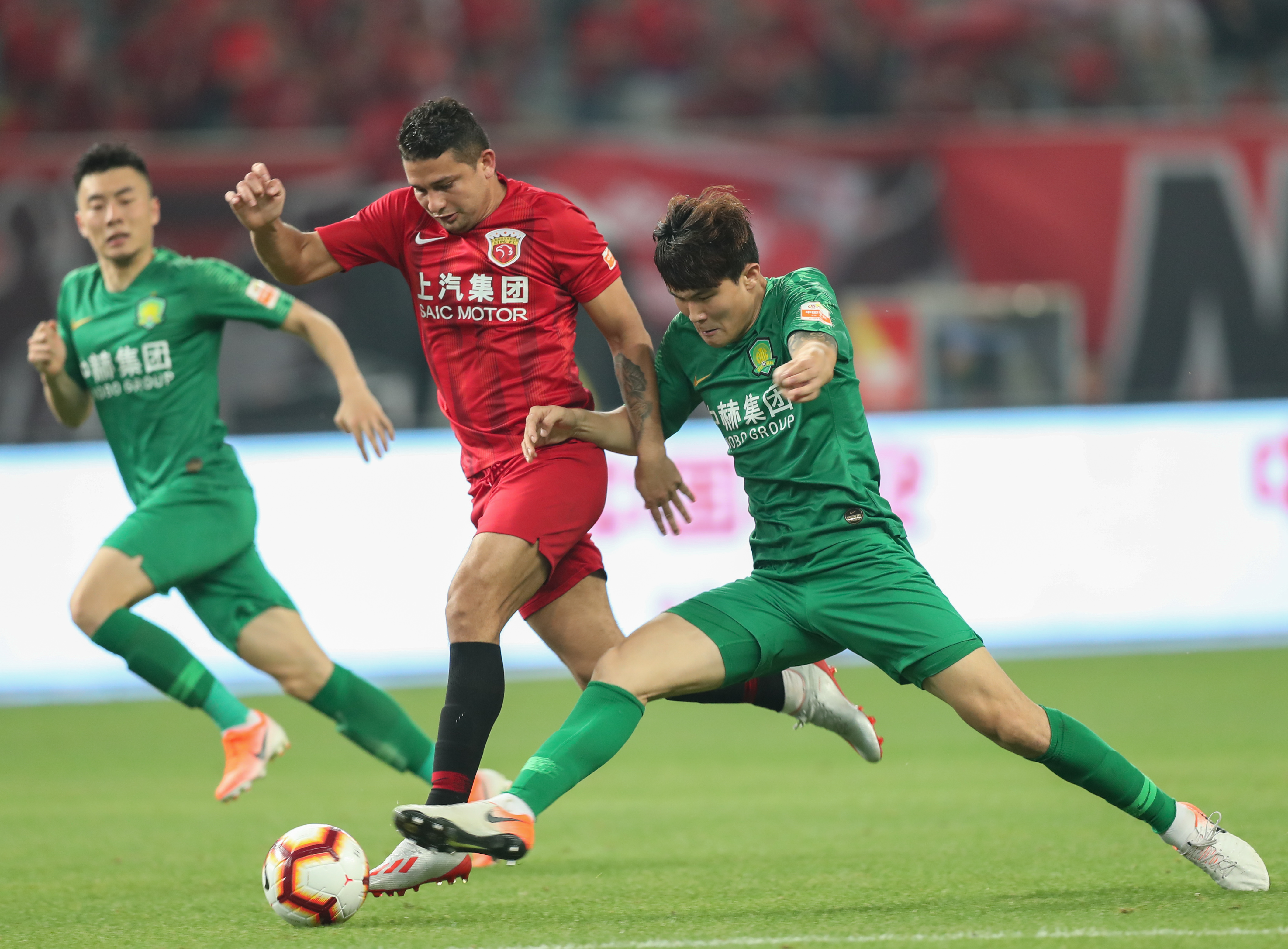 马刺和火箭，打造超级豪阵，谁更有机会交易得到字母哥（打造豪阵的马刺与火箭，谁更有望通过交易拿下字母哥？）