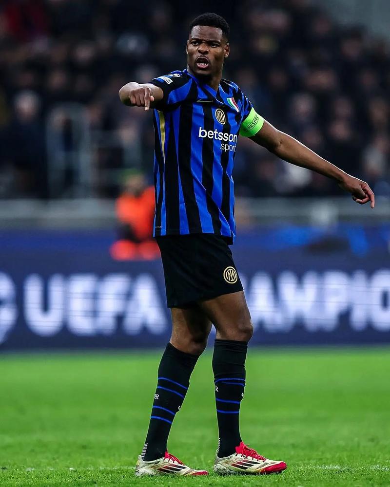 德甲球员2025年身价上涨榜：奥利塞、卡尔前2，迪奥曼德第3（2025年德甲球员身价涨幅榜：奥利塞、卡尔包揽前二，迪奥曼德第三）