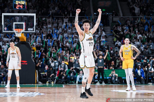 2-0！开场破门+补时补刀 核心+中卫双双伤退 13.1亿豪门17场不败（2-0！开场闪击+补时锁定胜局 核心与中卫双伤退，13.1亿豪门17场不败）