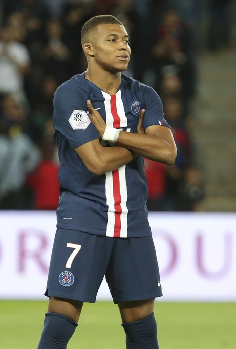 萨索洛前锋皮纳蒙蒂比赛时家中失窃，事发时孩子和保姆在家里（萨索洛射手皮纳蒙蒂比赛期间家中被盗，案发时孩子与保姆在屋内）