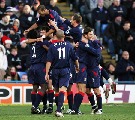 时间线回顾梅西印度行首站闹剧：从球迷夹道欢迎到遭愤怒冲场（从夹道欢迎到愤怒冲场：梅西印度行首站闹剧全程回顾）