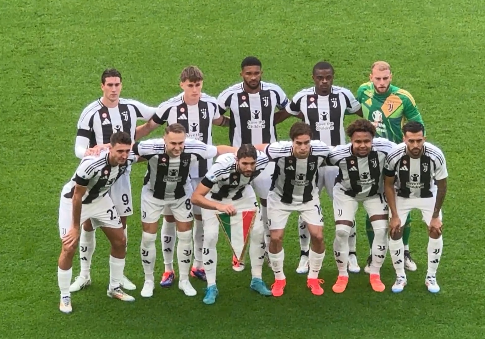 官方：瓦斯科达伽马与小将拉扬续约；拜仁等俱乐部在关注他（官宣：瓦斯科达伽马与新星拉扬续约，拜仁等豪门关注）