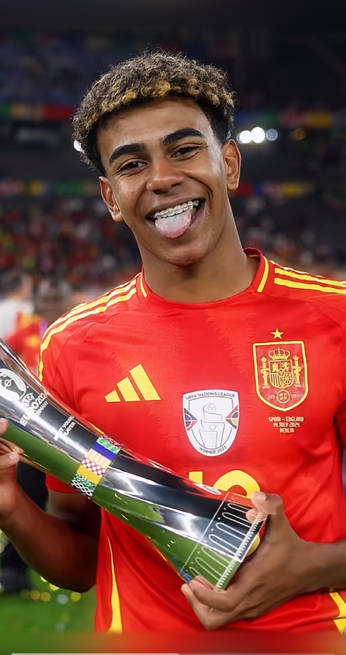 诱惑力拉满！巴乙铁腰情愿自掏70万解约，也要加盟一家中超球队（吸引力爆棚！巴乙后腰宁自掏70万解约，只为投奔中超球队）