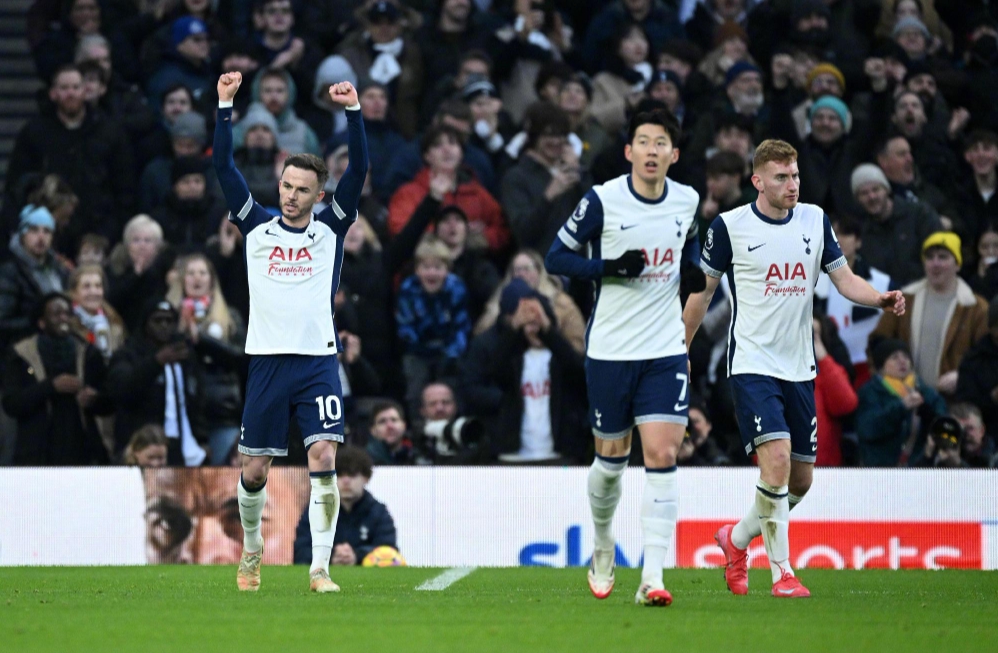 意甲第15轮观赛指南：佛罗伦萨继续力争首胜，罗马科莫强强对决（意甲第15轮前瞻：佛罗伦萨仍冲首胜，罗马与科莫上演强强对话）