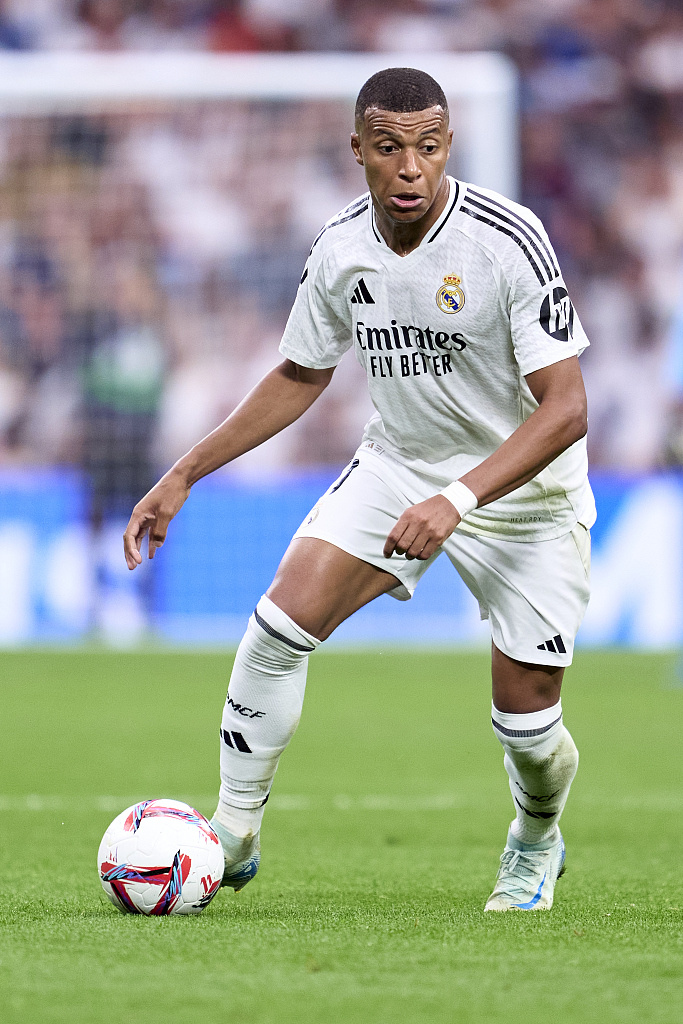 亚马尔送制胜助攻后染黄，无缘下一轮对阵布拉格斯拉维亚的欧冠（亚马尔制胜助攻后染黄，欧冠下轮缺席战布拉格斯拉维亚）