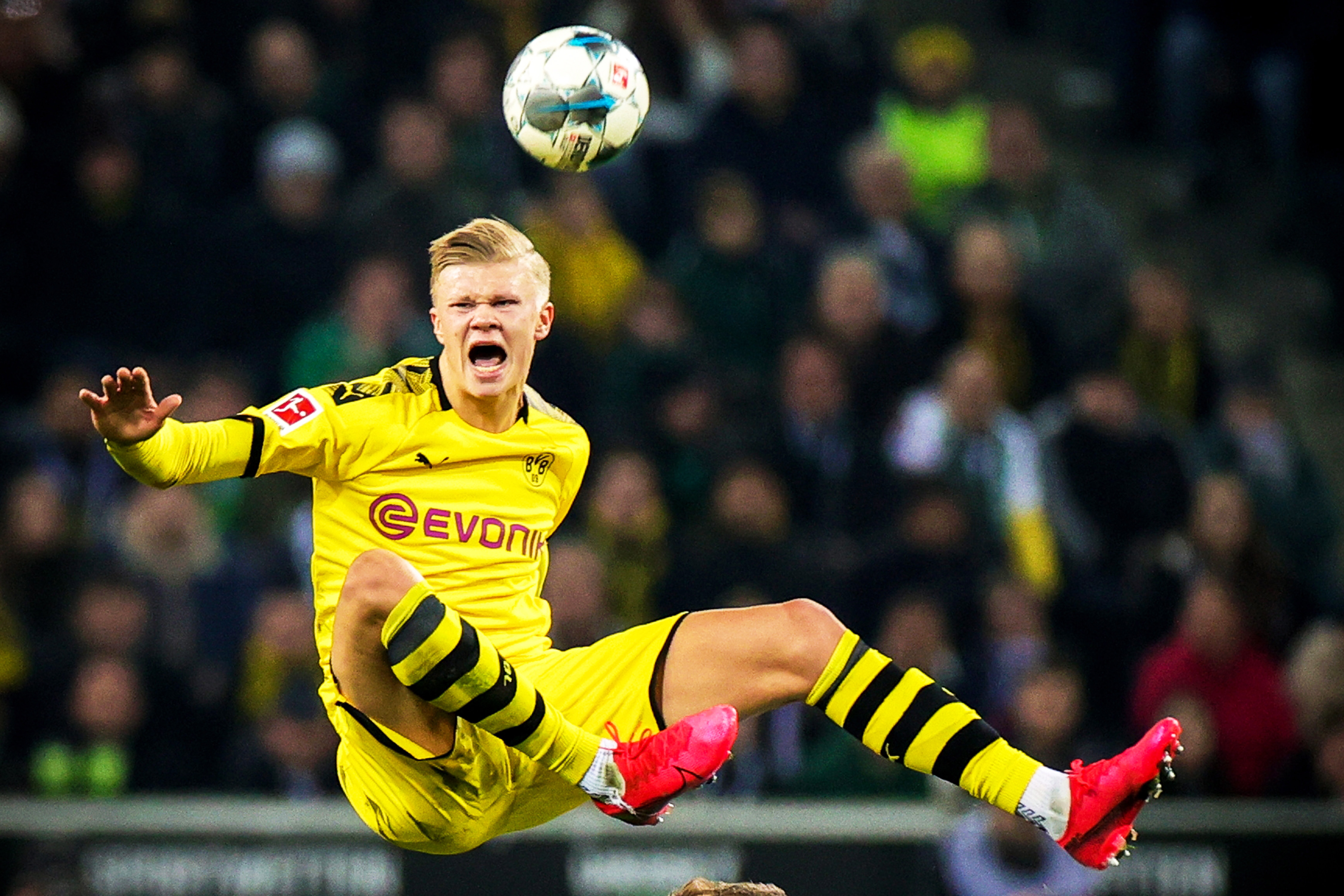 记者：邵佳一探班U22国足训练，与主帅安东尼奥相谈甚欢（记者：邵佳一探访U22国足训练营，与主帅安东尼奥畅聊甚欢）