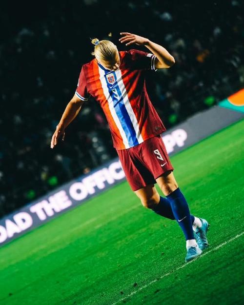 欧冠赛场精彩瞬间：巴萨主场2-0取胜,（欧冠焦点战：巴萨主场2-0告捷）