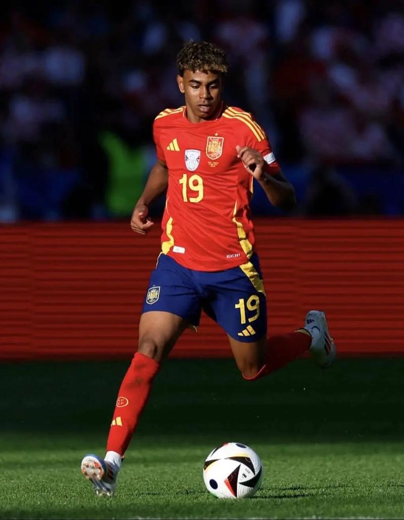 天空体育：纽卡7500万欧+500万欧浮动正式报价谢什科（天空体育：纽卡递交7500万欧+500万欧浮动的正式报价，目标谢什科）