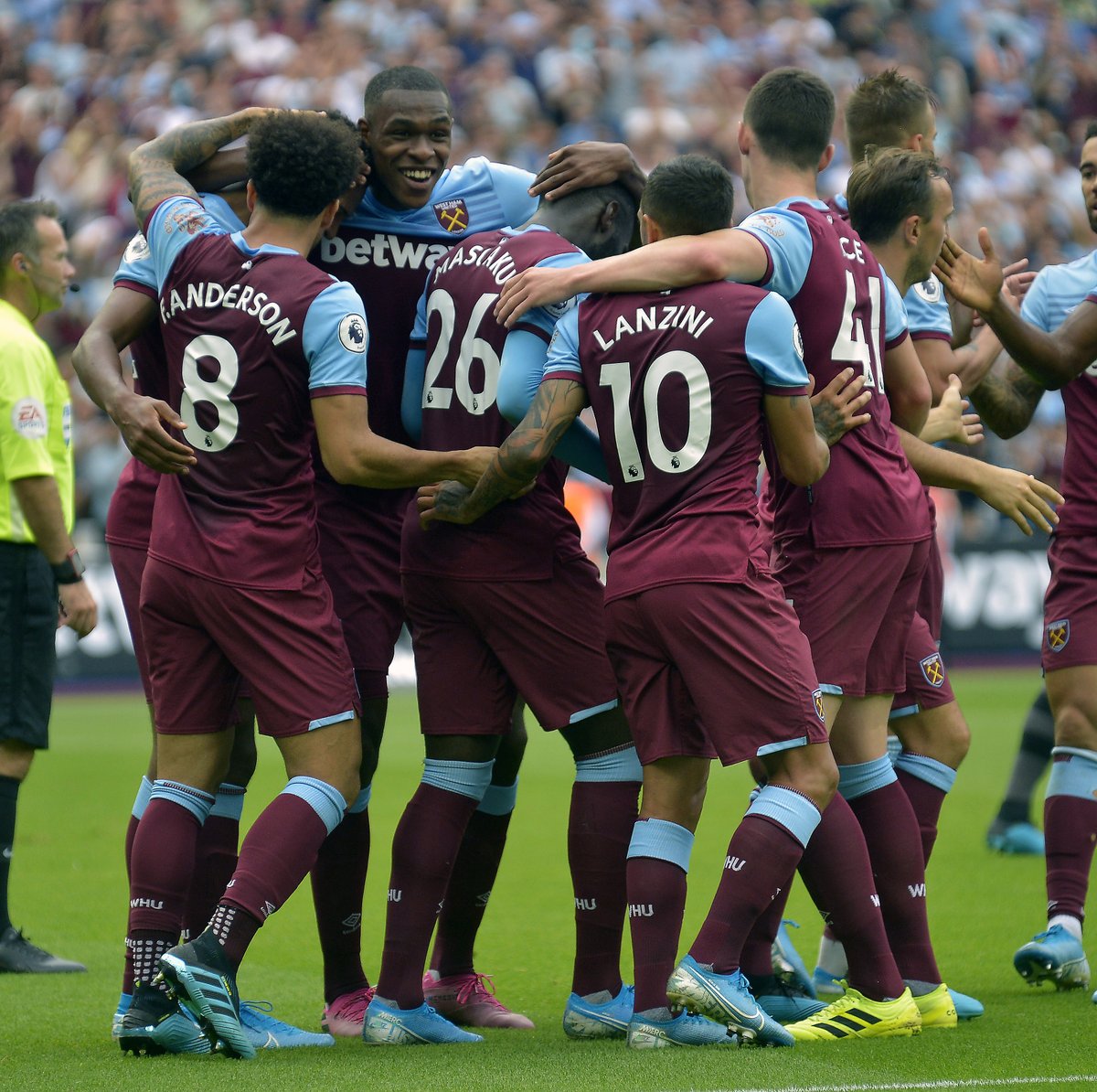 申军：二转前出现经济困难；球员从这走向豪门也是西海岸成功（申军：二转前资金吃紧；输送球员赴豪门亦是西海岸的成功）