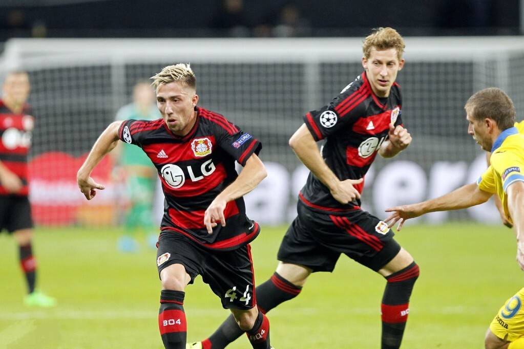 斯基拉：阿森纳正在关注铃木彩艳，有意在下个赛季引进他（斯基拉：阿森纳盯上铃木彩艳，计划在下赛季将其引进）